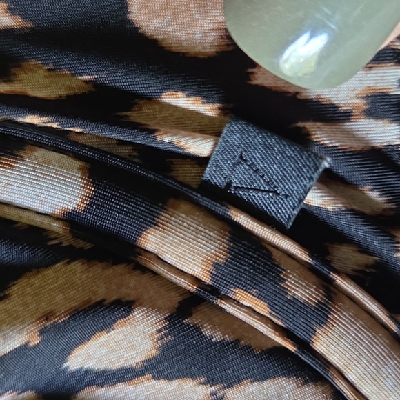 VS Silky Smooth Animal Print Unlined Demi Bra - Picture 3 of 14